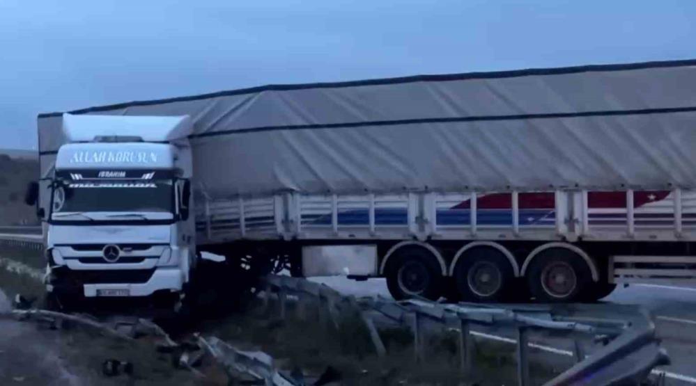 Gönen-Bandırma yolunda 8 ayda 16 kaza Gönen ve Bandırma ilçelerini bağlayan kara yolu sık sık trafik