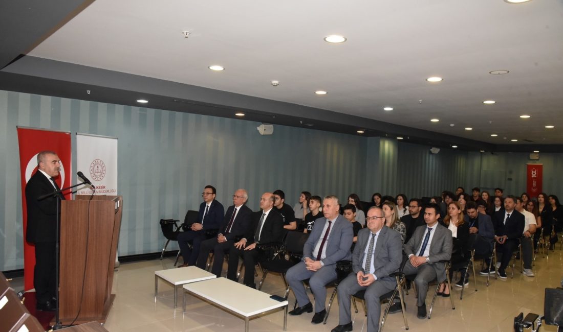 Bandırma Anadolu Lisesi ve Bandırma Bilim ve Sanat Merkezi’nden öğrenciler,