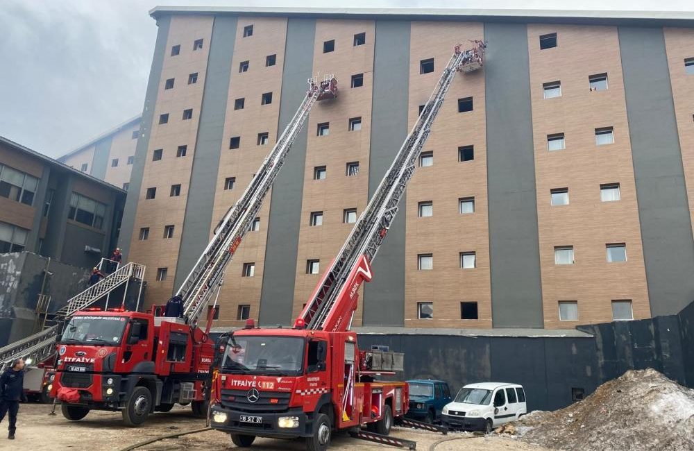 Uludağ’daki yangında can kaybı 3’e yükseldi Uludağ’daki otel yangını faciasında hayatını kaybedenlerin sayısı 3’e yükseldi. Kervansaray