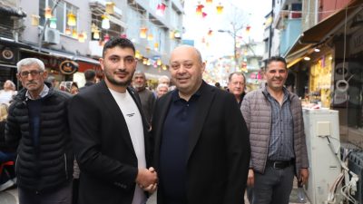 Gönen Belediye Başkanı İbrahim Palaz, mahallelerde düzenlenen iftar programlarına katılarak