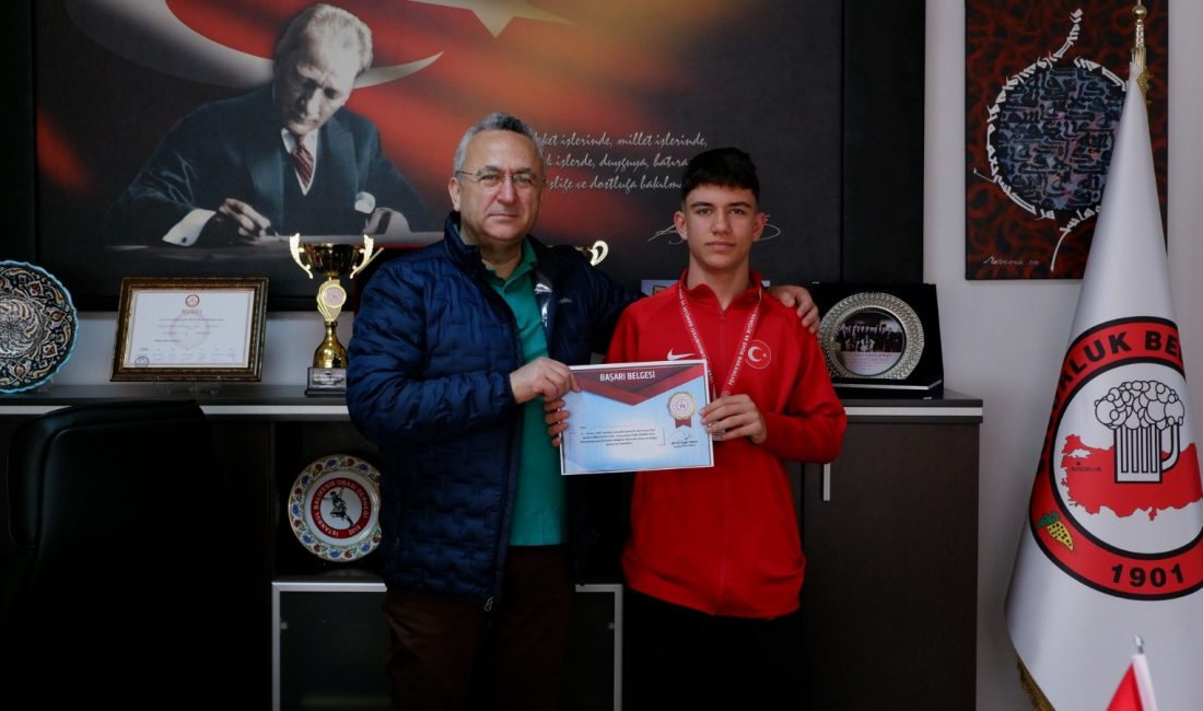 Susurluklu sporcu Kerem Harmankaya, Isparta’da düzenlenen Okullar Arası Yıldızlar Serbest