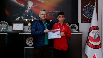 Susurluklu sporcu Kerem Harmankaya, Isparta’da düzenlenen Okullar Arası Yıldızlar Serbest