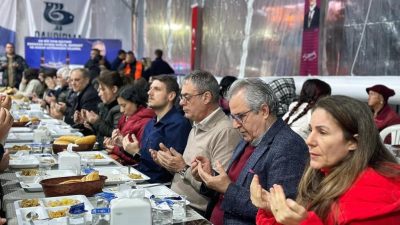 Bandırma Belediyesi tarafından kurulan iftar çadırında, Bandırma Ticaret Borsası’nın desteğiyle