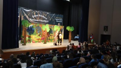 Gönen’de ramazan ayı kapsamında sahnelenen “Ben Ormanlar Kralı Olacağım” adlı