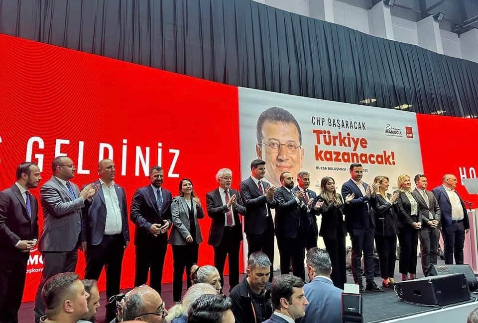 Ekrem İmamoğlu’nun Bursa’daki mitingi, büyük bir katılım ile gerçekleşti. Bandırma