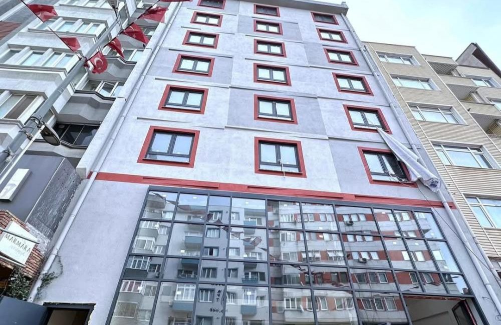 Bandırma Belediyesi tarafından Ordu Caddesi’nde yapımı devam eden kız öğrenci