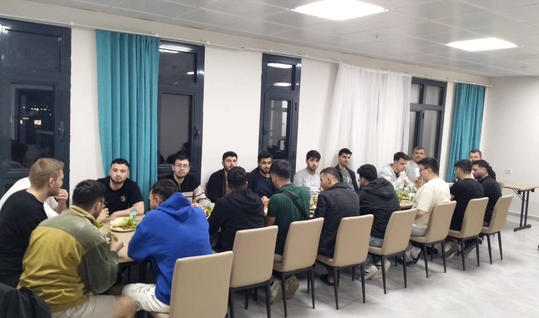 Bandırma’da KYK’da kalan öğrencilere söyleşi Bandırma Müftülüğü tarafından İyilik Haftası dolayısıyla Zağnos Paşa KYK Yurdu’nda