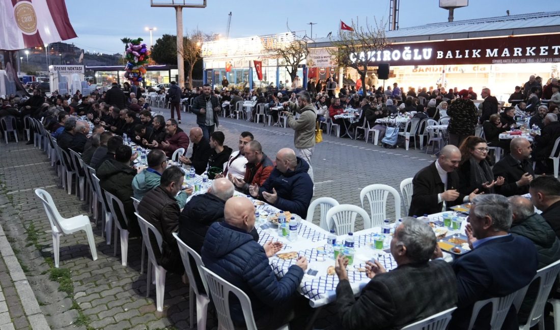 Bandırmaspor Taraftarlar Derneği tarafından düzenlenen iftar programı, Bandırmaspor yönetimi ve