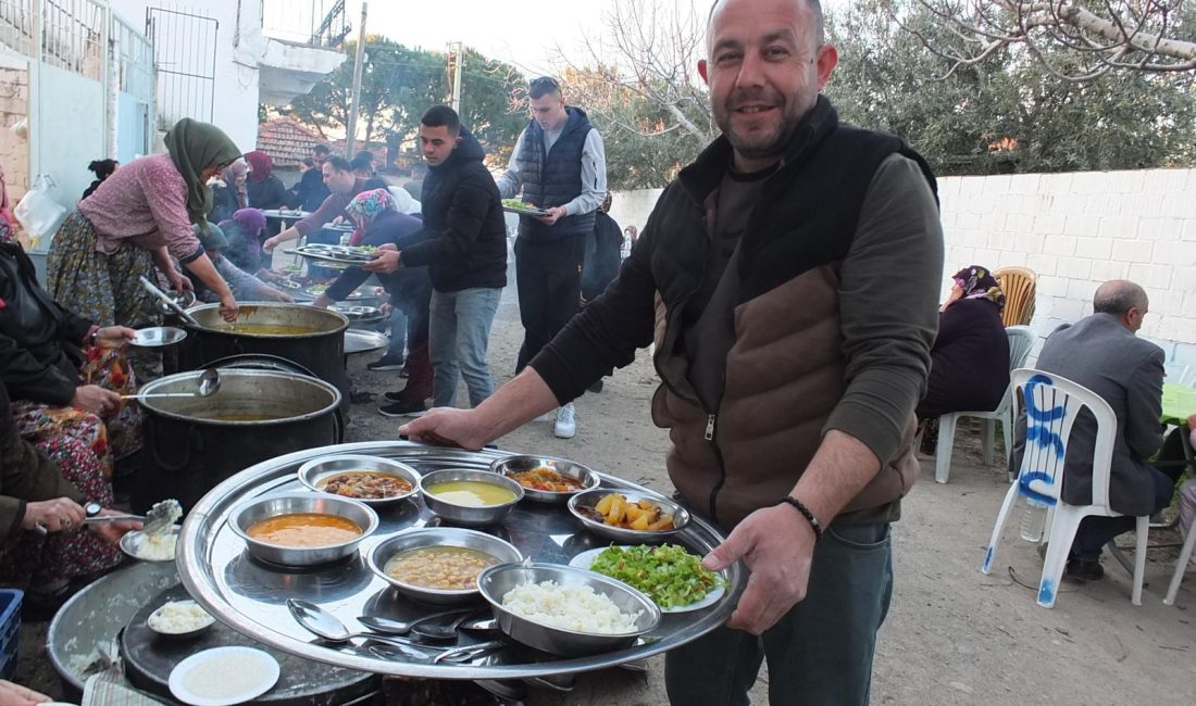 Burhaniye’de, kırsal mahallelerde toplu iftar açma geleneği devam ediyor. İlçe