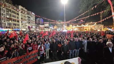 CHP Bandırma İlçe Örgütü’nün düzenlediği yürüyüşte, Ekrem İmamoğlu’nun tutuklanmasına tepki