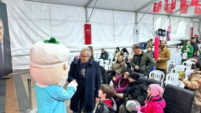 Bandırma Belediyesi tarafından kurulan Ramazan Çadırı’nda iftar sonrası çeşitli etkinlikler