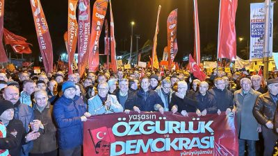 CHP Balıkesir İl Başkanlığı’nın düzenlediği yürüyüşte Ekrem İmamoğlu’nun gözaltına alınmasına