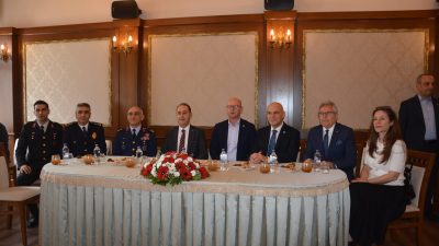 Bandırma protokolü, Ramazan Bayramı dolayısıyla düzenlenen törende bir araya geldi.