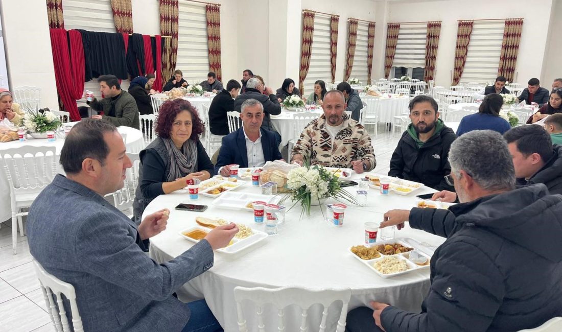 Manyas Belediye Başkanı Ahmet Duru, Ramazan ayında belediye çalışanlarıyla iftar