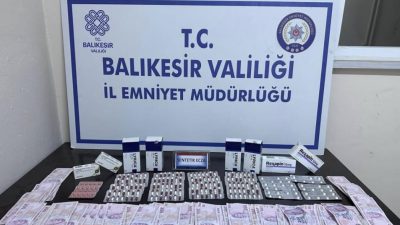 Erdek’te polis ekipleri tarafından gerçekleştirilen asayiş uygulamasında, durumundan şüphelenilen bir