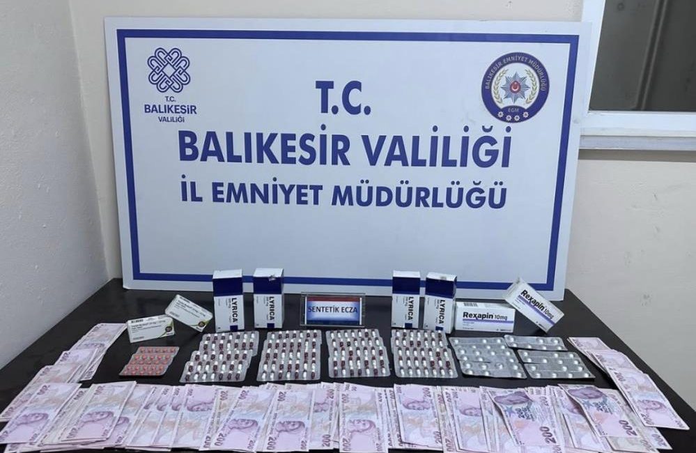 Erdek’te polis ekipleri tarafından gerçekleştirilen asayiş uygulamasında, durumundan şüphelenilen bir