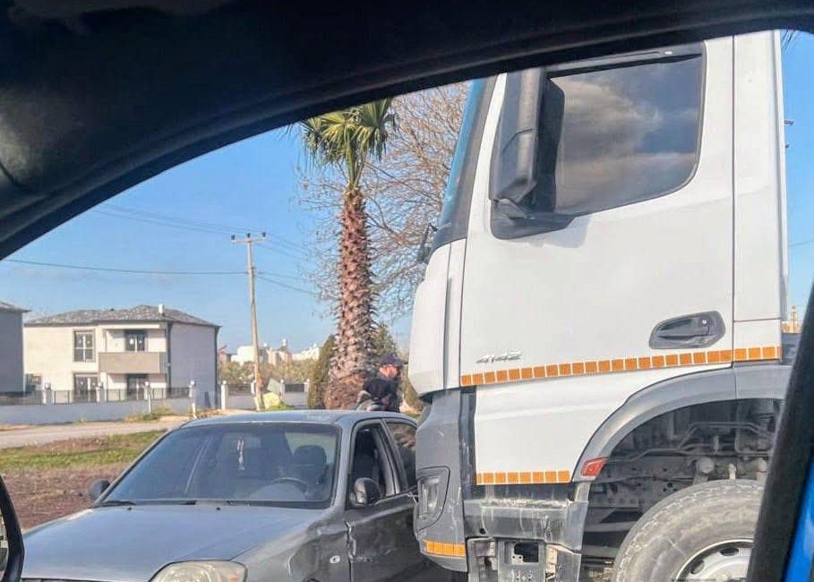  Düzler Kavşağı’nda meydana gelen trafik kazasında, trafik ışık ihlali yapan