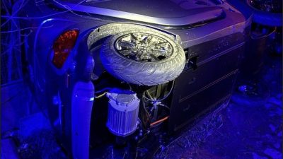 Bandırma’da yan yatan elektrikli otomobil sürücüsü yaralandı. Kaza, Paşabayır Mahallesi
