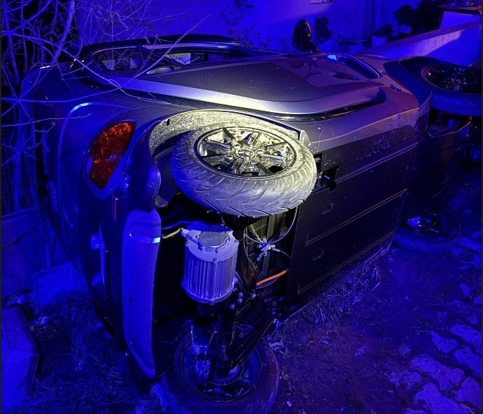 Yan yatan elektrikli otomobil sürücüsü yaralandı Bandırma’da yan yatan elektrikli otomobil sürücüsü yaralandı. Kaza, Paşabayır Mahallesi