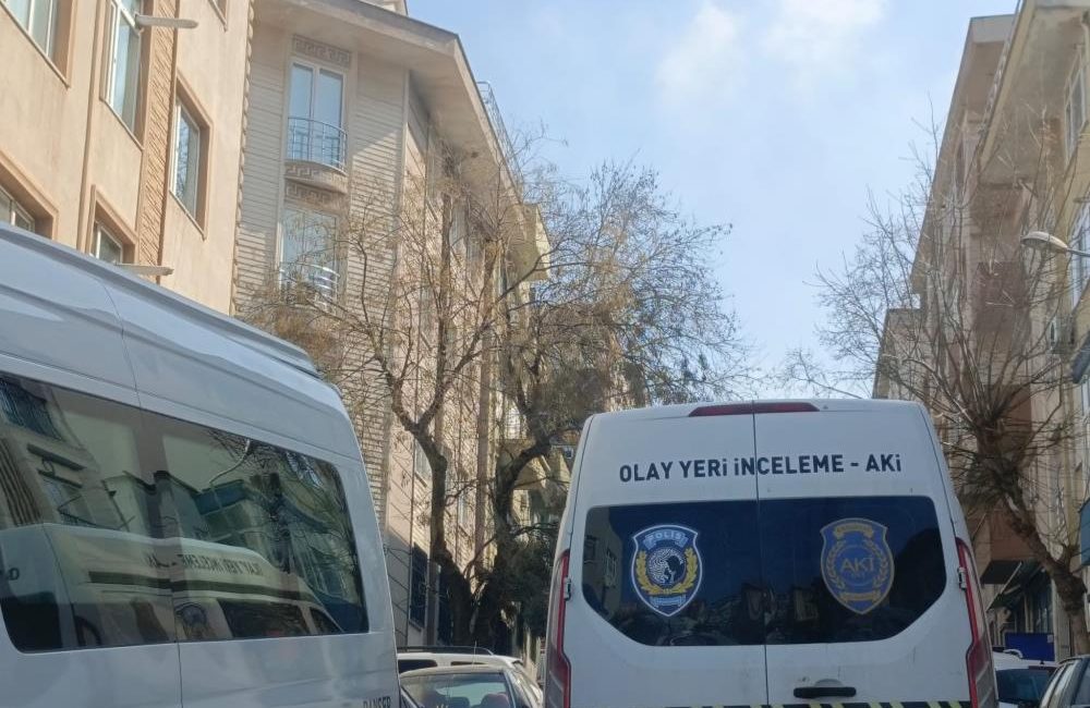 Bandırma’da cam silerken dengesini kaybeden 50 yaşındaki kadın, 4’üncü kattan