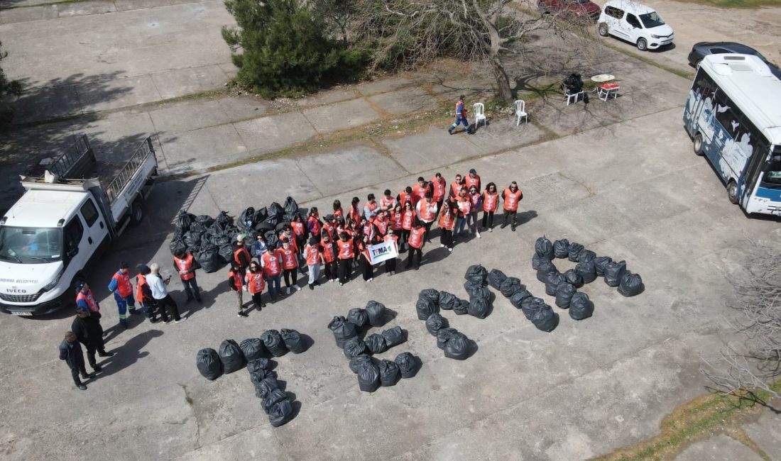 Bandırma Askeri Çamlık’ta düzenlenen çevre temizliği etkinliğinde 60 kişilik ekip,