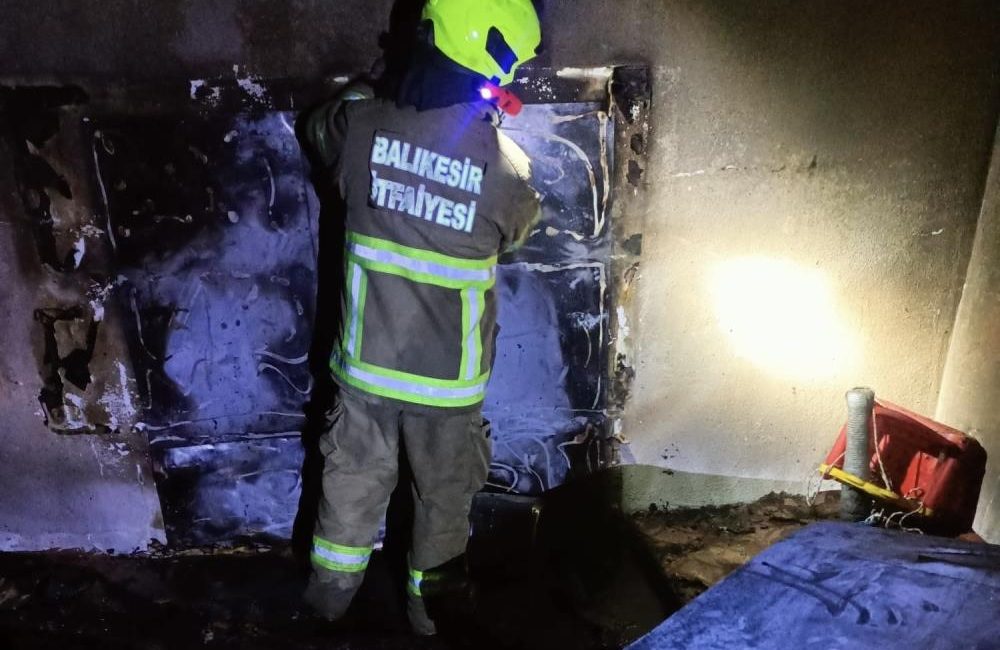 Manyas’ta bir evin bacasında çıkan yangın, Balıkesir Büyükşehir Belediyesi Manyas