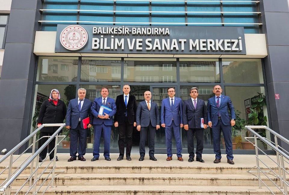 Eğitim yatırımları Bandırma’da değerlendirildi Balıkesir İl Millî Eğitim Müdürü Murat Demir başkanlığında Bandırma’da yapılan