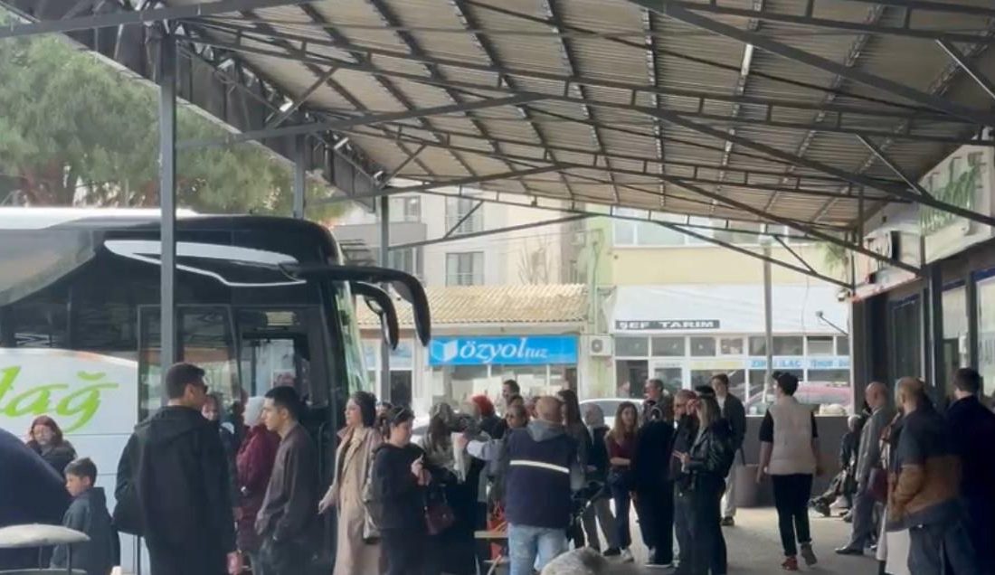 Gönen otogarında bayram sonrası dönüş yoğunluğu Gönen’de Ramazan Bayramı tatilinin sona ermesiyle birlikte otogarda dönüş hareketliliği