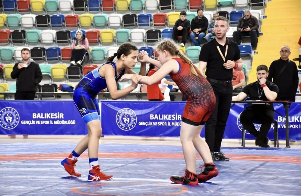 Balıkesir’de çocuklar 23 Nisan’ı spor ile kutlandı 23 Nisan Ulusal Egemenlik ve Çocuk Bayramı, Balıkesir’de coşku ve