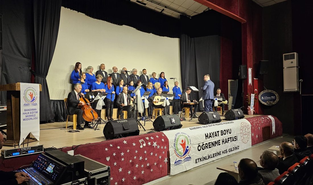 Bandırmalılar, Türk Sanat Müziği ezgisi dolu konserde buluştu Sanatseverleri bir araya getiren Türk Sanat Müziği konseri seslendirilen eserlerle