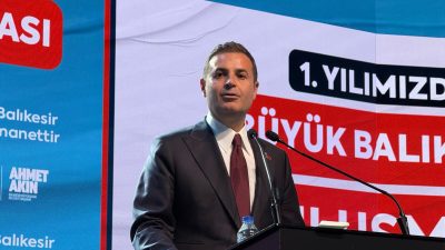 Balıkesir Büyükşehir Belediye Başkanı Ahmet Akın, vatandaşlarla buluşarak 1 yıl
