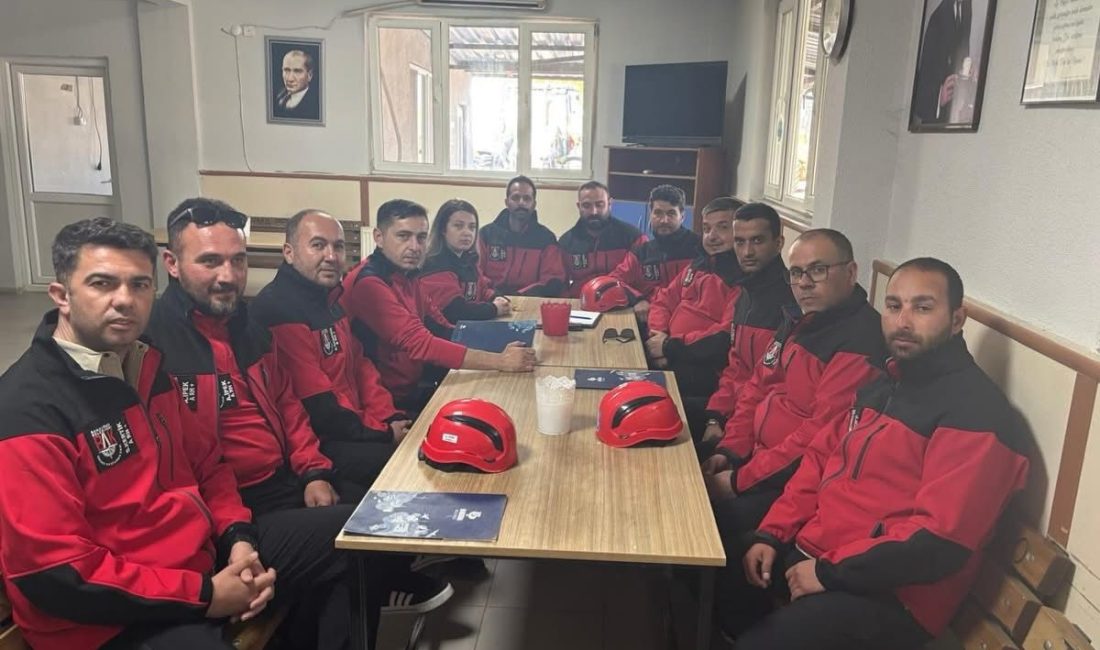 Deprem sonrası Bandırma’da Afet Ekibi teyakkuza geçti Silivri açıklarında meydana gelen 6.2 büyüklüğündeki depremin ardından Bandırma’da acil
