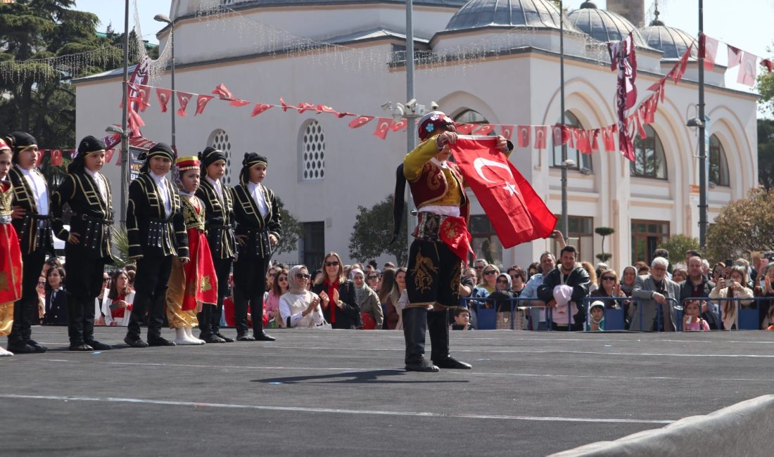 Bandırma Belediyesi tarafından düzenlenen 23 Nisan Çocuk Şenliği, pazar günü