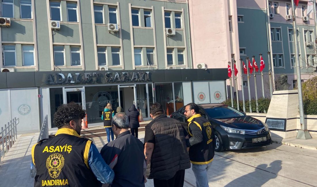 Bandırma’da fuhuş operasyonu: 4 gözaltı, 2 tutuklama Balıkesir’in Bandırma ilçesinde Asayiş Büro Amirliği ekiplerince “Fuhuşa Teşvik, Aracılık,