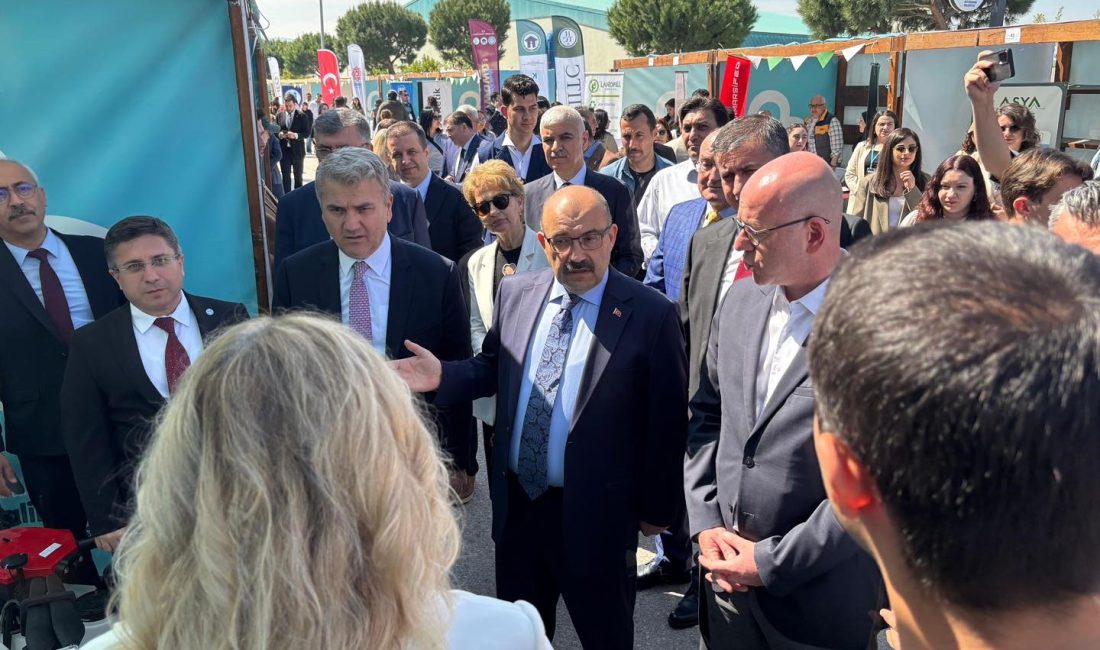 BAÜN’de gençlere kariyer fırsatları sunan WOWOFEST 2 kapılarını açtı Balıkesir Üniversitesi, gençlere staj ve kariyer fırsatları sunan WOWOFEST 2