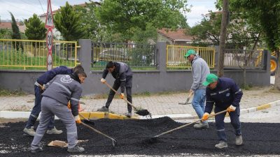 Gönen Belediyesi, Karşıyaka Mahallesi’nde yaya ve araç güvenliğini arttırmak amacıyla
