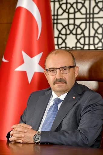 Vali Ustaoğlu: “Emeğe saygı, insana verilen değerin göstergesidir” Balıkesir Valisi İsmail Ustaoğlu, 1 Mayıs Emek ve Dayanışma Günü