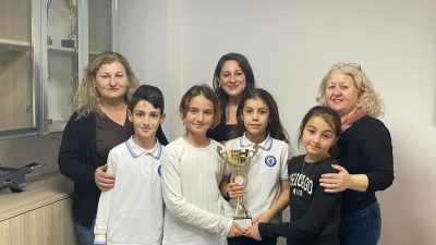 Bandırma Cumhuriyet İlkokulu öğrencileri, atletizm pistinde ve matematik yarışmasında gösterdikleri