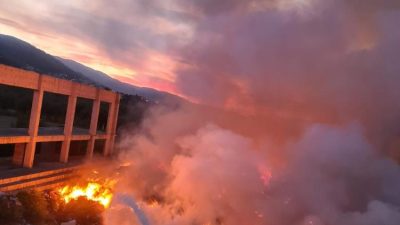 Altınoluk Mahallesi’nde Ahmet Taner Kışlalı Stadı yanındaki alanda çıkan çöplük