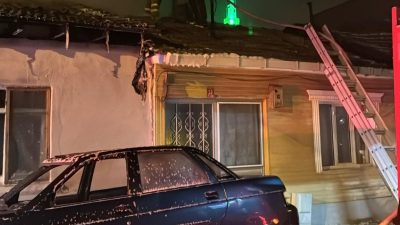 Tırnova Mahallesi’nde gece saatlerinde çıkan yangın paniğe neden oldu. Alevler