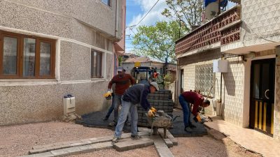 Bandırma Belediyesi ekipleri tarafından sıcak asfalt ve parke taşı döşemeleri