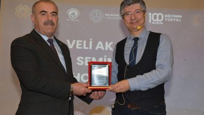 Balıkesir’de gerçekleştirilen “Veli Akademisi” projesi kapsamında öğrenciler ve velilerle buluşan