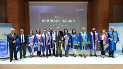 Bandırma Onyedi Eylül Üniversitesi’nde akademik başarı ödülleri düzenlenen törende sahiplerini