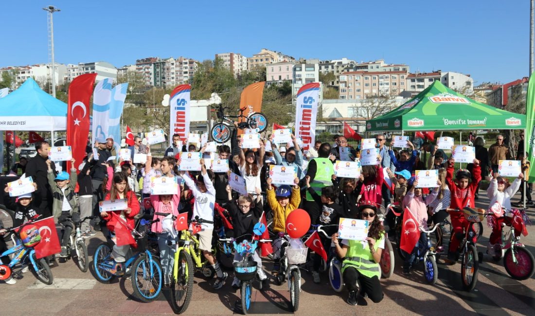 23 Nisan Ulusal Egemenlik ve Çocuk Bayramı öncesinde Bandırma’da düzenlenen