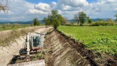 Bandırma Yeniziraatli Göleti çevresindeki sulama tesislerinde, BASKİ ekipleri tarafından yürütülen