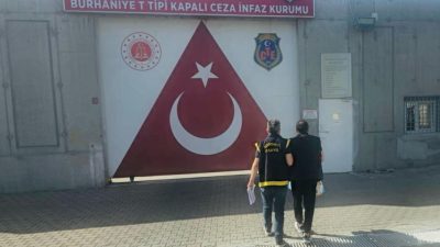  Balıkesir’de polis ekipleri tarafından aranan şahıslara yönelik yapılan eş zamanlı