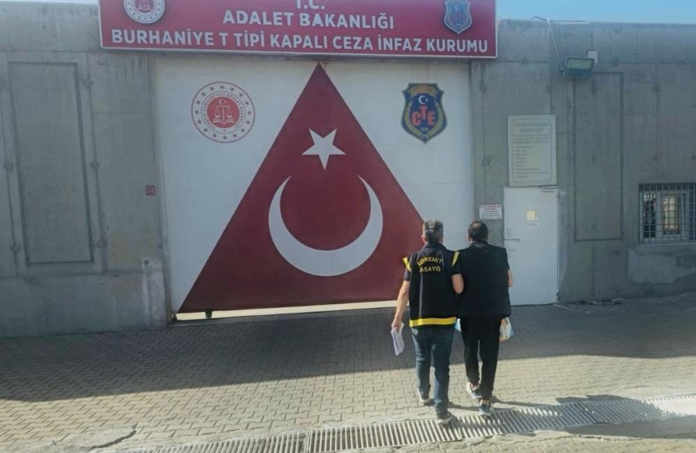 Balıkesir’de aranan 26 şahıs yakalandı Balıkesir’de polis ekipleri tarafından aranan şahıslara yönelik yapılan eş zamanlı