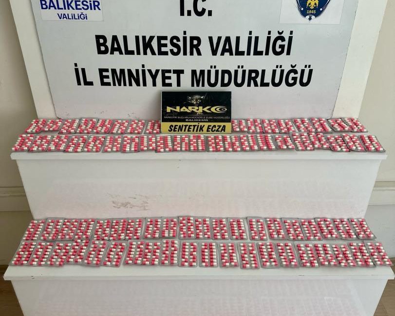 Balıkesir’de polis ekiplerince yapılan operasyonda bin 666 adet sentetik ecza