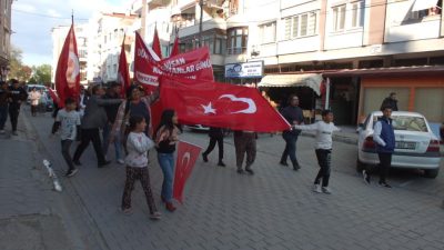 Romanlar Günü coşkulu törenlerle kutlandı. Memiş mahallesinde toplanan Roman vatandaşlar