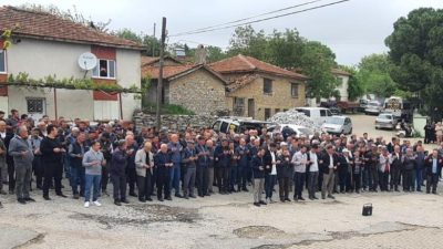 Çakallar kırsal mahallesinde köylüler yağmur duası için bir araya geldi.